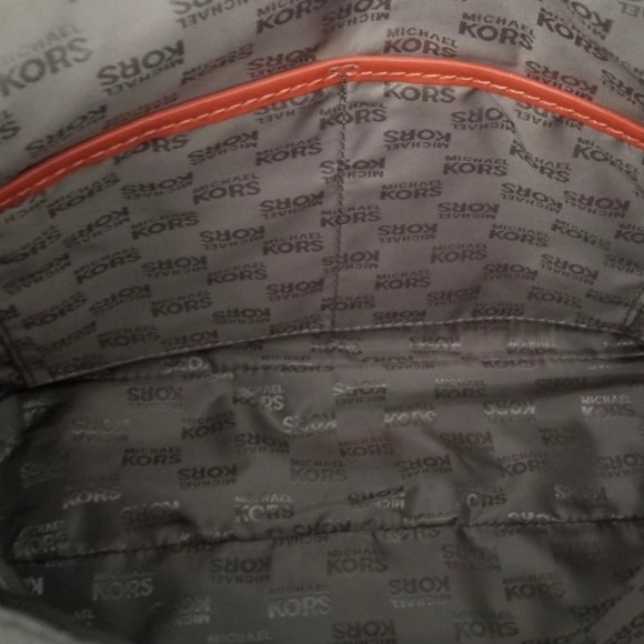 ✨🛍🎀Micheal Kors Tote Bag🎀🛍✨ - Picture 5 of 5